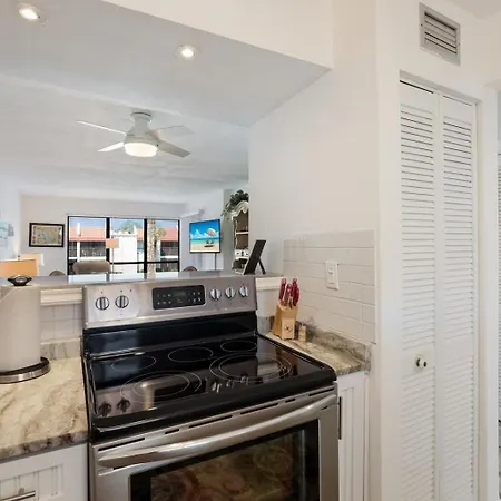 Runaway Bay 283 Condo